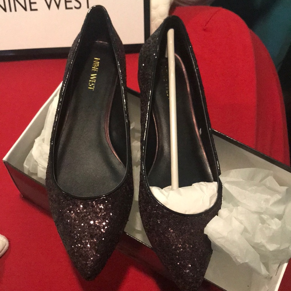 Brand new in box Nine West ladies flats sz 8 1/2 m
